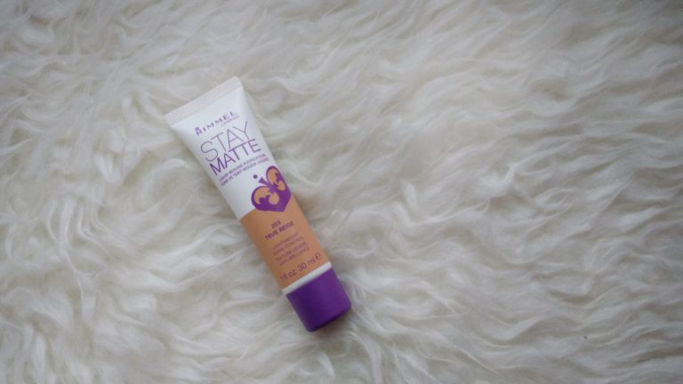 Review : Rimmel Stay Matte Foundation Untuk Kulit Berminyak