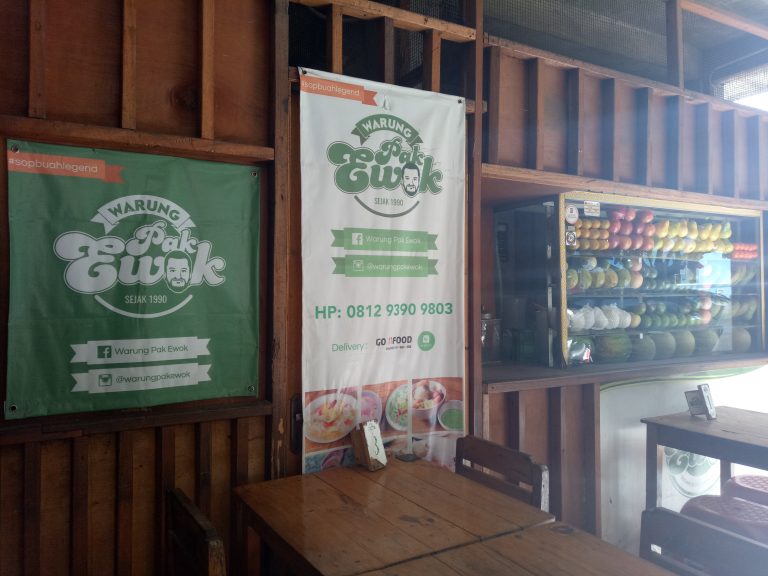 Mencicipi Sop Buah Enak di Warung Pak Ewok Bogor