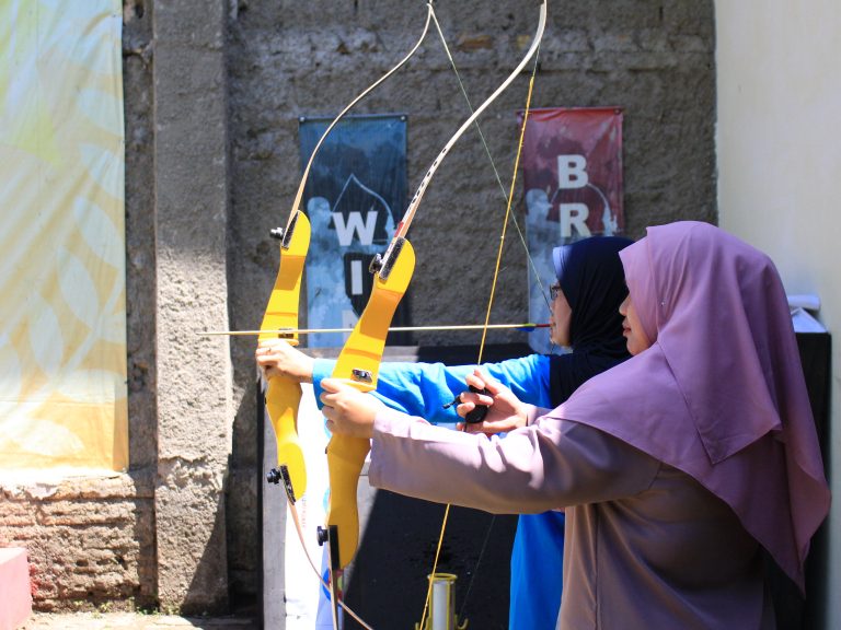 PENGALAMAN BERKUNJUNG DAN BELAJAR KE ARCHERY LEARNING CENTER DEPOK