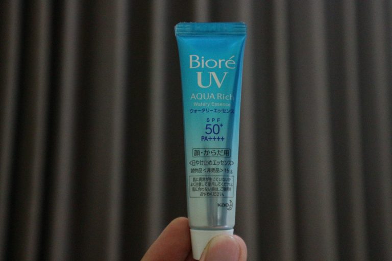 REVIEW BIORE UV AQUA RICH WATERY ESSENCE SPF 50+ PA++++, UNTUK SI KULIT BERMINYAK